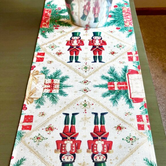 Traditional Christmas Nutcrackers Pine Berries Gifts 72" Linen Table Runner New - Picture 3 of 7